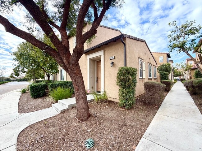 Building Photo - Stylish 2-Bedroom Living with Community Amenities
