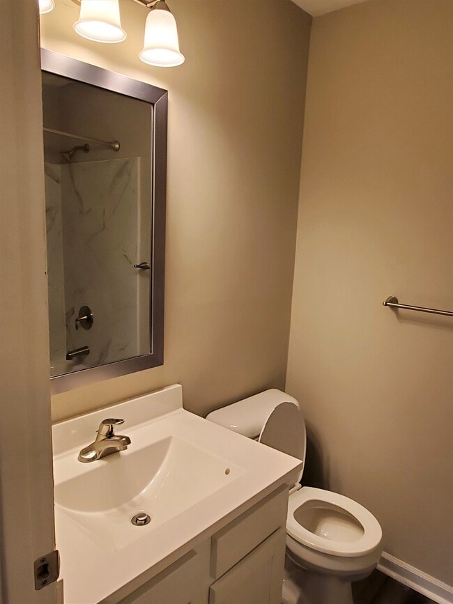 2 BR/ 2 BA Remodel- Bath - St. Francis Apartments