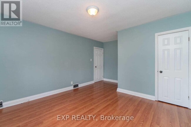 Building Photo - 204 John St