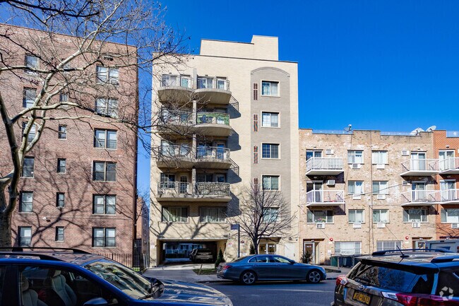 Building Photo - 141-29 Pershing Cres