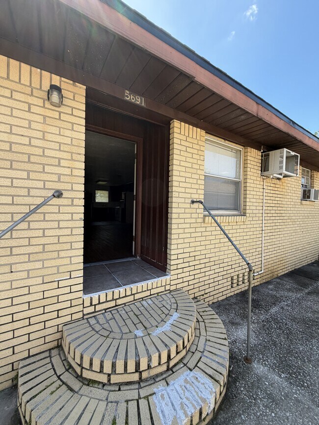 Building Photo - 5691 Atlee Ave