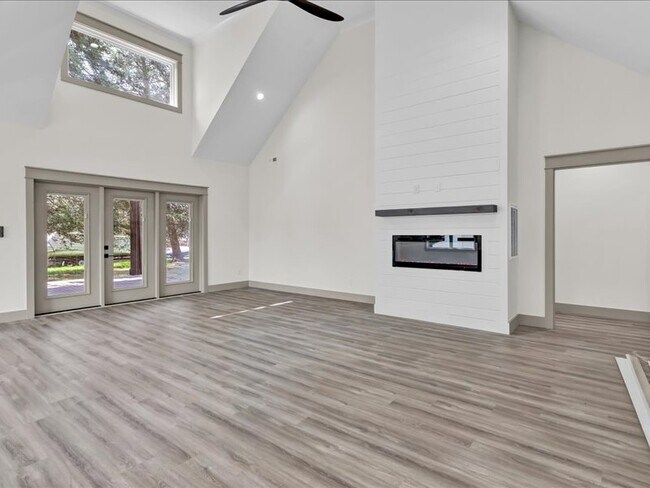 Foto del edificio - 1212 Redwood Ave