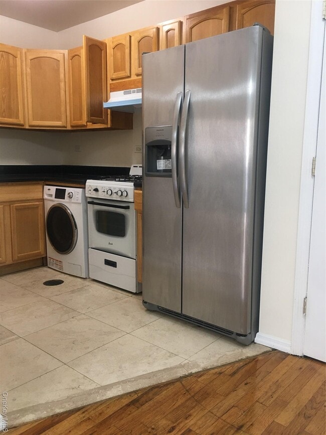 Foto del edificio - 141-44 84th Rd