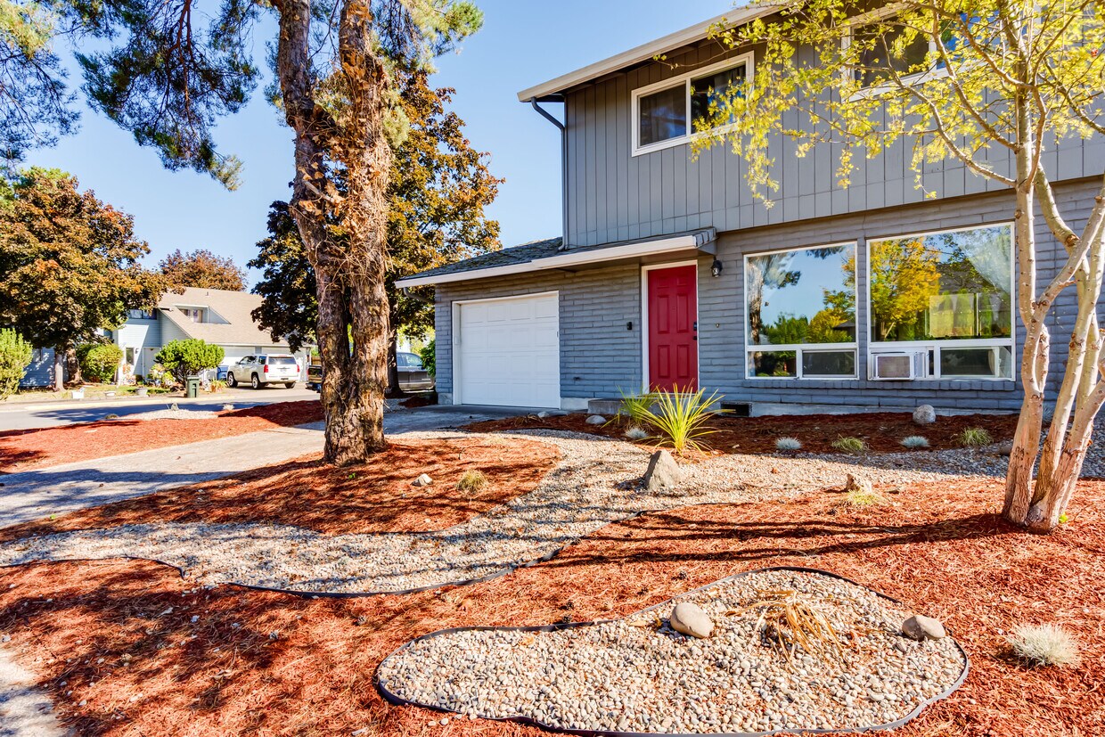Primary Photo - 897 Rainbow Dr