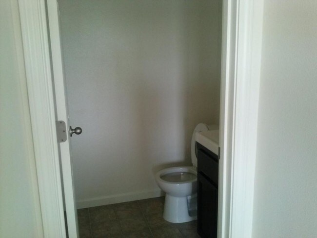 Building Photo - 943 Millerton