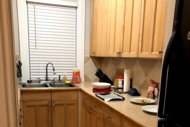 Building Photo - 167 S Main St