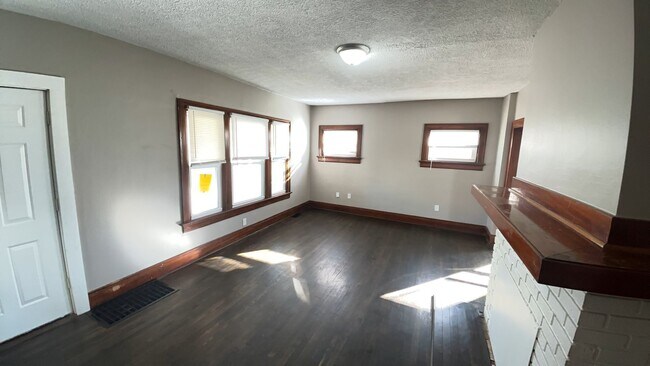 Foto del edificio - 106 E Maplewood Ave