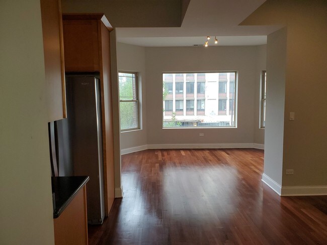 Foto del edificio - 7240 S South Shore Dr