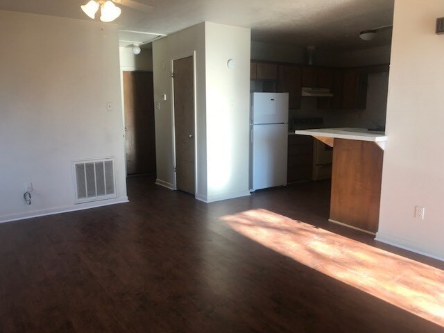 Building Photo - College Station -2 bedroom / 1 bath - Dupl...