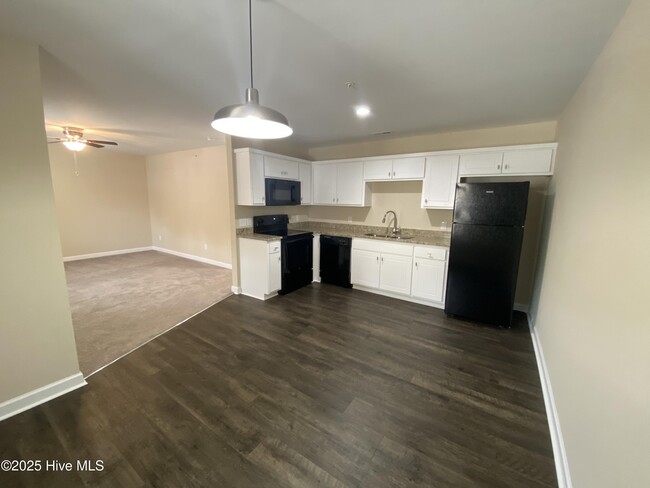 Building Photo - 1150 Cross Creek Cir