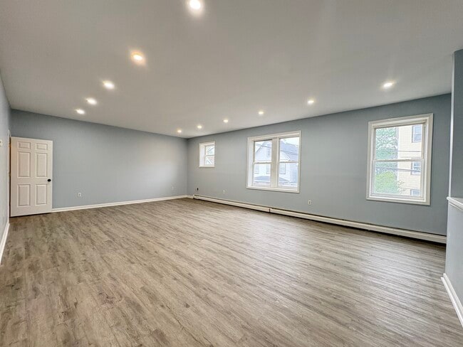 Building Photo - 151 Chapman St