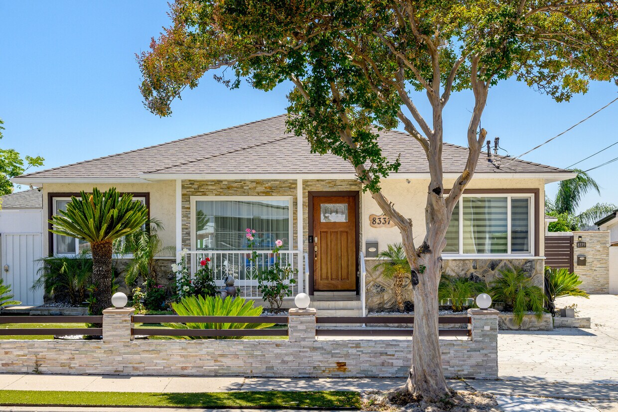 Primary Photo - 8337 Valecrest Dr