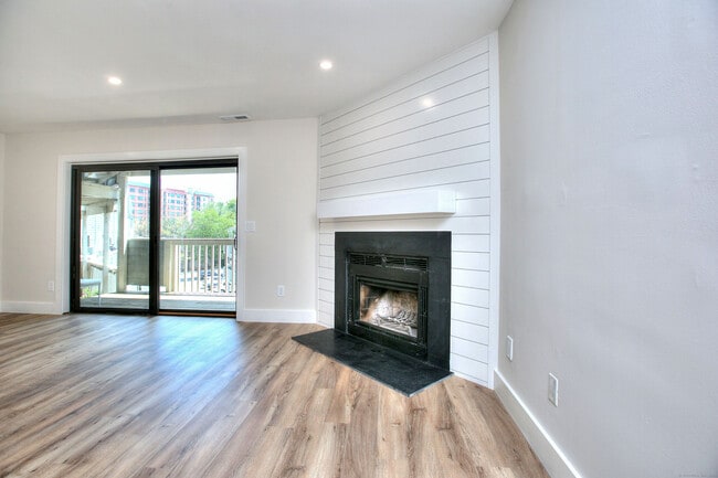 Building Photo - 3 Oakwood Ave