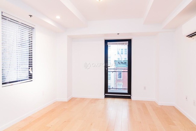 Building Photo - 227 Grand St