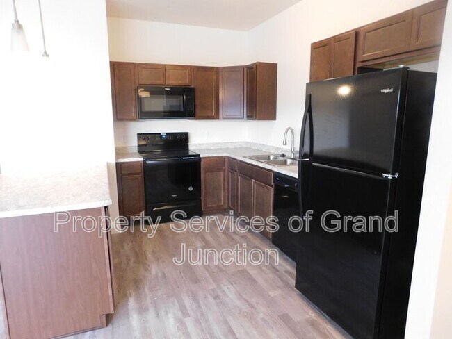 Building Photo - 658 Brookwillow Loop