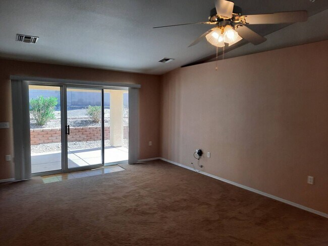 Foto del edificio - 4 bedroom/2 bath Home available in Bullhead City in Desirable El Camino Village.