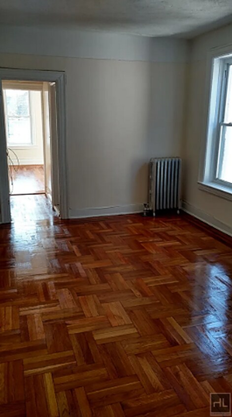 Foto principal - 1BR 1BA Pre War Charmer in Homecrest Brooklyn