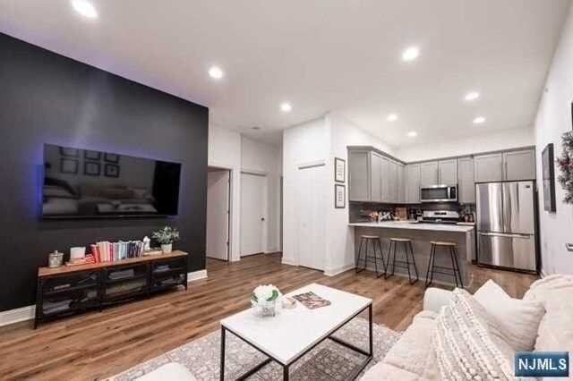 Foto del edificio - 183 Garibaldi Ave