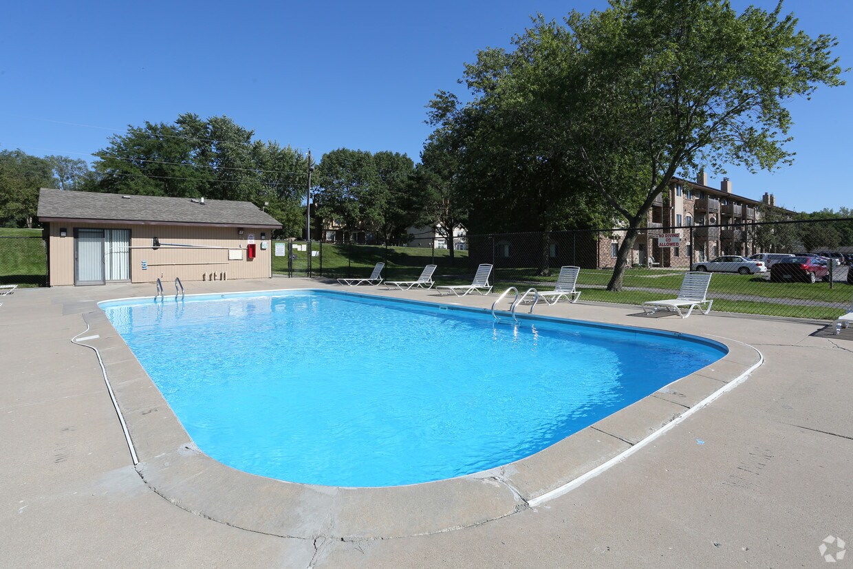 Eastwood on Grand Apartments 2120 Grand Ave West Des Moines, IA