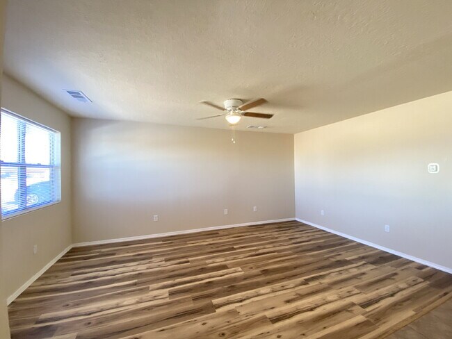 Foto del edificio - 2BR/1Bath - 4 Plex in Rio Rancho