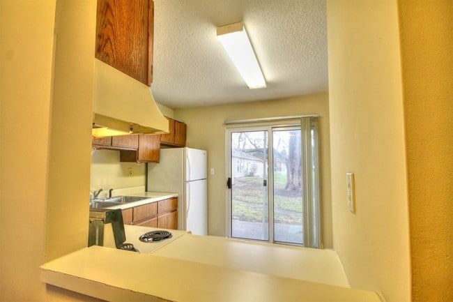 Building Photo - 401 E Fairlawn Dr