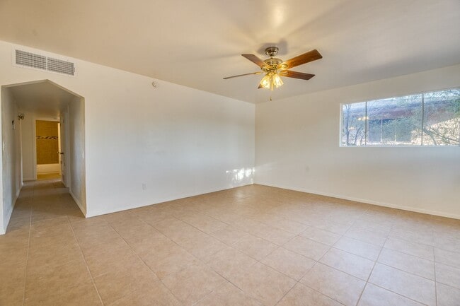 Building Photo - 2940 N Cherry Ave