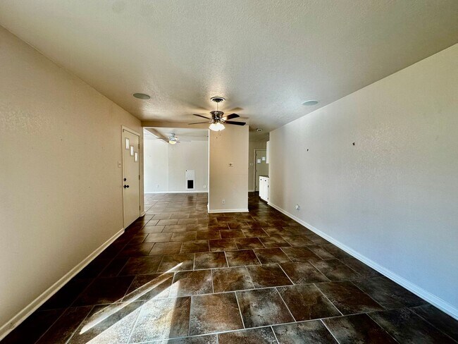 Foto del edificio - Stunning Riverside Home