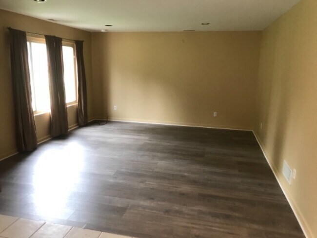 Foto del edificio - 22141 Condon St