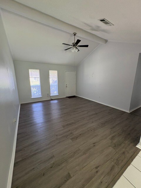Sala de estar - 157 Northwood Dr