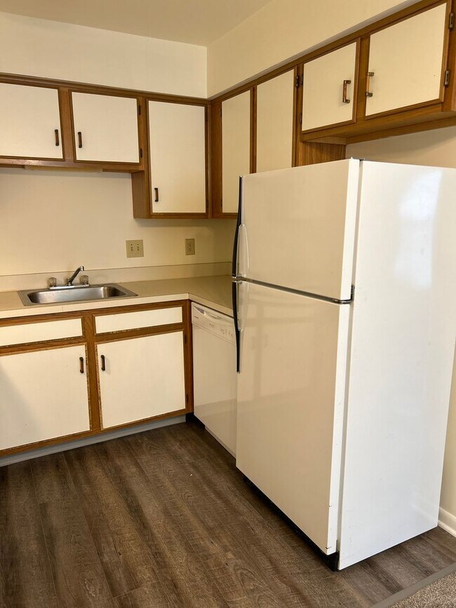 Foto del edificio - 1 Bedroom Apartment in Parkside Townhomes COMING SOON