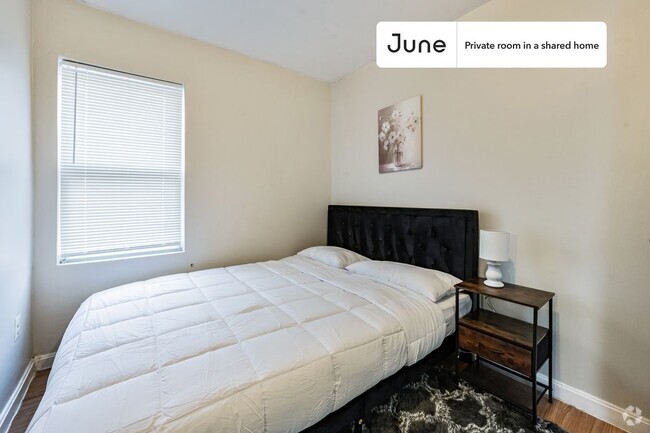 Building Photo - Private bedroom in 3 bed/1 bath Home