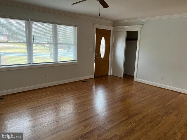 Building Photo - 810 Wisteria Dr