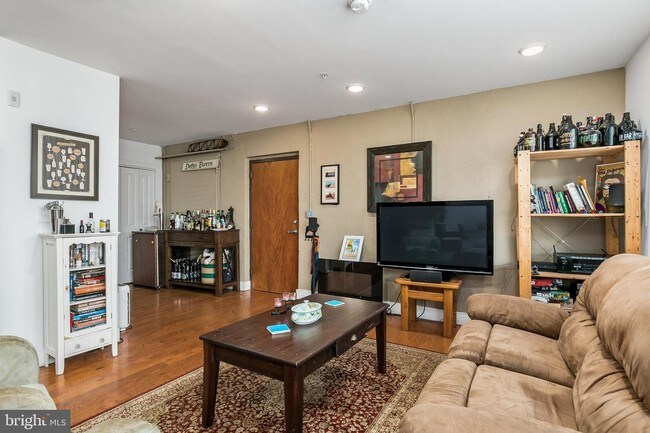 Building Photo - 1637 Poplar St