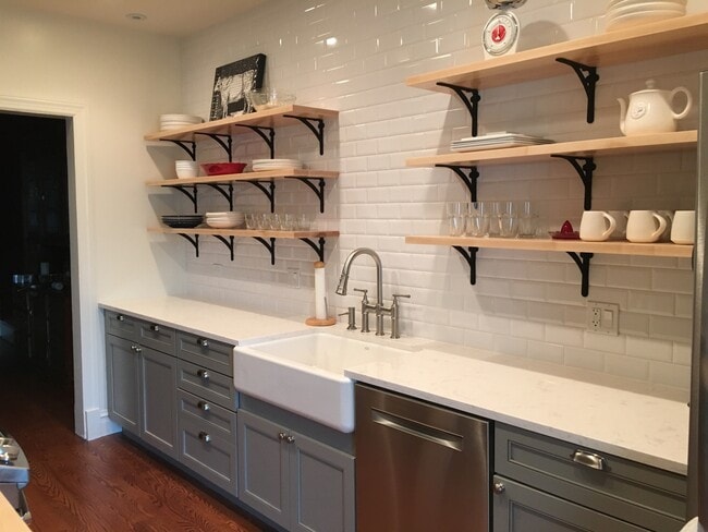 Kitchen - 3808 N Pine Grove Ave