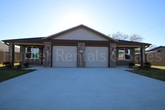 Building Photo - 505 Bonnie Dr