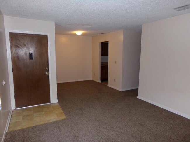Building Photo - 460 Crabapple Ct