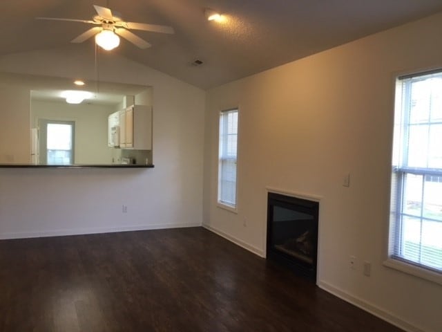 Foto del edificio - 193 Cameron Way Cir