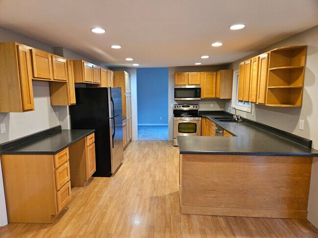 Foto del edificio - 3Bd/2Ba Single Story Home - For Viewing!!