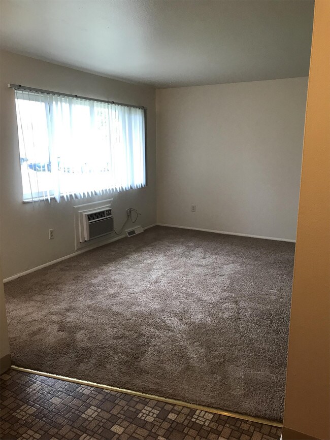 5046 Northfield Dr Unit 15, Monroe, MI 48161 Room for Rent in Monroe