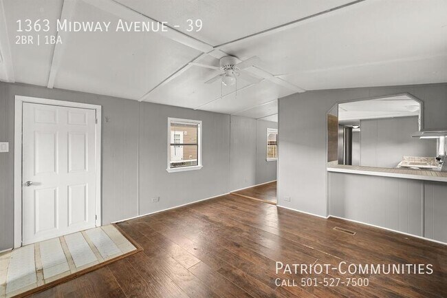 Foto del edificio - 1363 Midway Ave