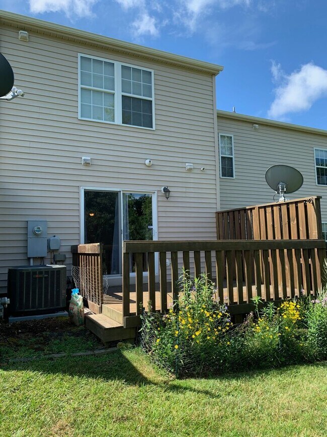 Foto del edificio - 2 Bedroom 2.5 Bath Townhouse