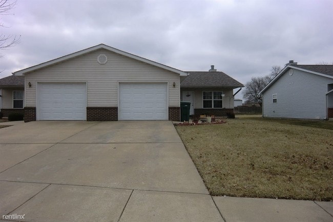 Primary Photo - 134 Autumn Pine Dr