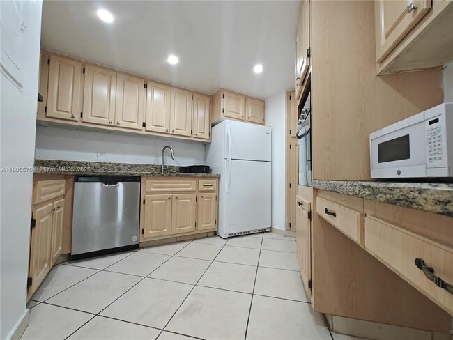 Foto del edificio - 905 Brickell Bay Dr