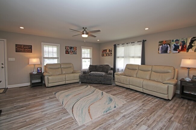 Foto del edificio - 224 Spring Run Ln