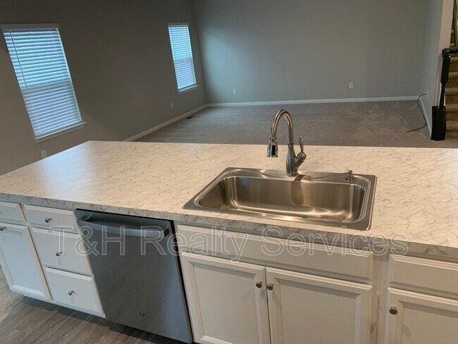 Building Photo - 7192 Martock Dr
