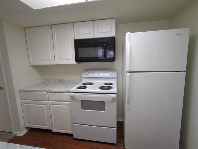 Foto del edificio - 7431 Holly Hill Dr