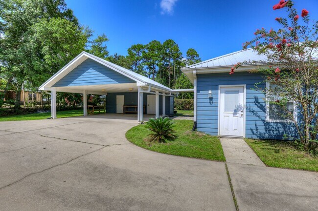 Building Photo - PRICE DROP! INCLUDES BOAT LIFE- A $700 VAL...