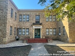 Building Photo - 128 W Magnolia Ave