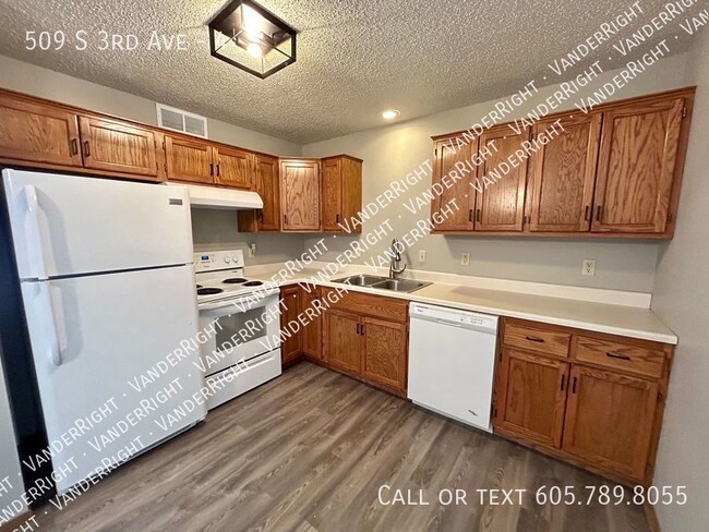 Building Photo - 2 Bedroom With FREE Garage & Large Deck!