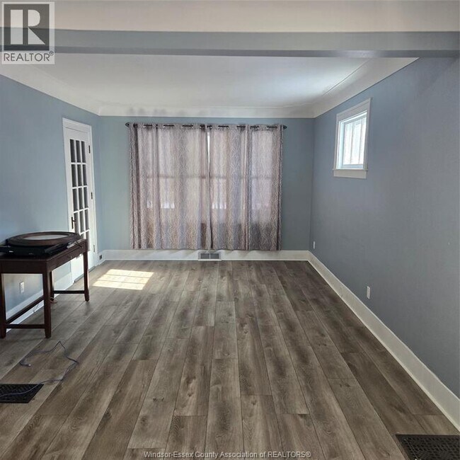 Building Photo - 567 Oak Ave